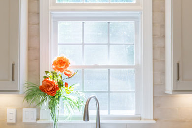 Inspiration for a transitional home design remodel in Atlanta