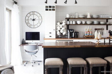 Kitchen - country kitchen idea in Toronto