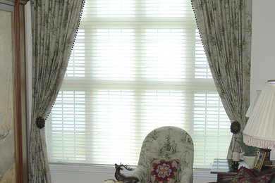 Example of a classic family room design in Boston
