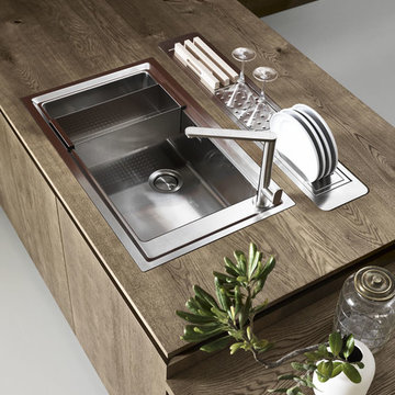IL DÉCOR Kitchens: Cloe Vegetable Oil and Wax Finished Knotted Oak Silk-Effect