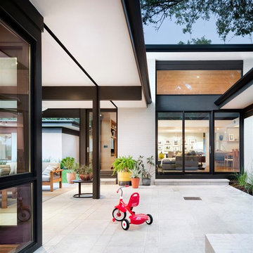 Three-Courts Residence