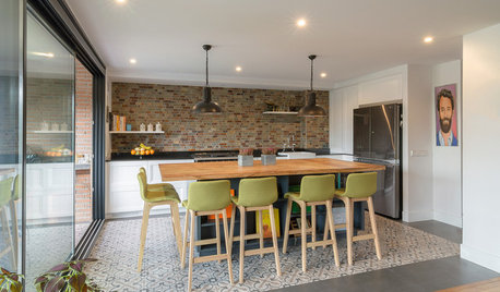 Una amplia cocina de estilo americano en un piso en Madrid