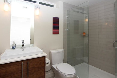 Example of a minimalist bathroom design in Calgary