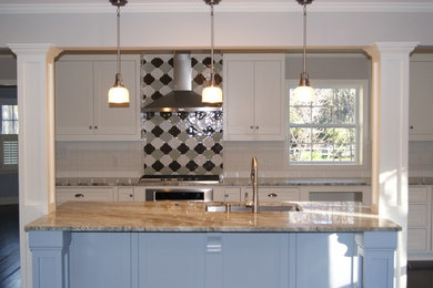 Kitchen - kitchen idea in Charleston