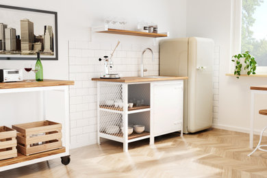 Offene, Einzeilige, Kleine Moderne Küche mit flächenbündigen Schrankfronten, weißen Schränken und Arbeitsplatte aus Holz in Berlin