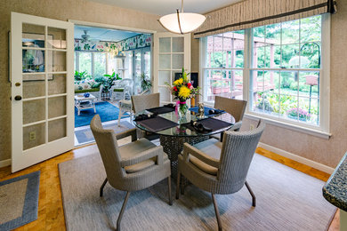 Inspiration for a transitional dining room remodel in Chicago