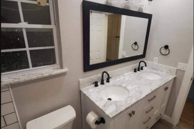 Transitional bathroom photo