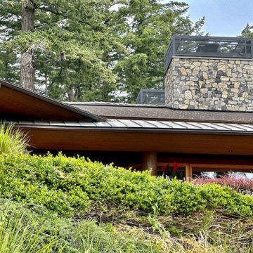 Bowen Island : "Homage to Aker" (Guardian of Entrances)