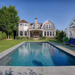 ボストンの中サイズの長方形ビーチスタイルのおしゃれなプール (コンクリート敷き	) の写真