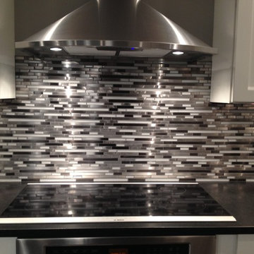Eden Mosaic Tile Installations: Modern Random Mix Steel/Glass II Tile