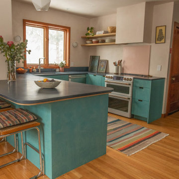 U-Shape Kitchen with Breakfast Bar