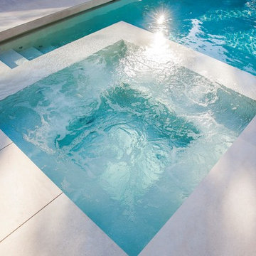 Outdoor Hydrotherapy Pool & Spa