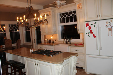 Example of a tuscan kitchen design in Chicago