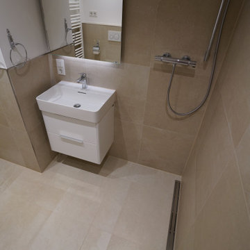 Aus einem Badezimmer wird ein Duschbad in München Bogenhausen