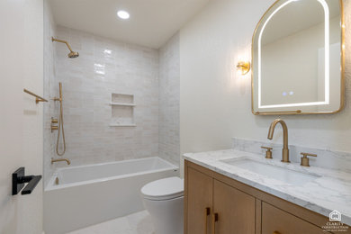 Bathroom - modern bathroom idea in San Francisco