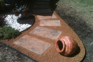 Inspiration for a contemporary landscaping in Dallas.