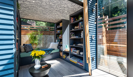 愛書家が建てた裏庭のコテージ