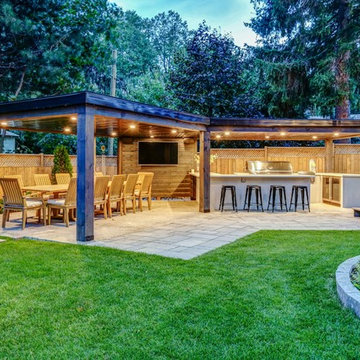 Backyard Entertaining Around a Big Tree