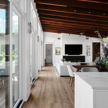 Midcentury Modern Lake House Kingsland