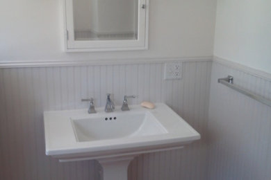 Bathroom - contemporary bathroom idea in New York