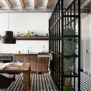 Offene, Einzeilige, Große Moderne Küche ohne Insel in Madrid