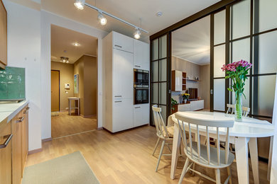 This is an example of a mid-sized contemporary kitchen in Saint Petersburg.