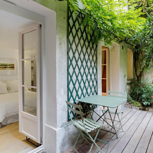 Immagine di un patio o portico design di medie dimensioni e dietro casa con pedane