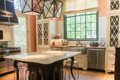 Kitchen - contemporary kitchen idea in Dallas