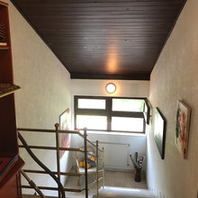 BS Holzdecke Stiegenaufgang Vorzimmer