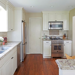 Traditional Condo Kitchen in Schaumburg, IL