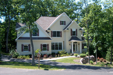 Traditional exterior home idea in Milwaukee