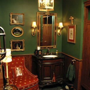 シンシナティの大きいトラディショナルスタイルのおしゃれな着席型バー (インセット扉のキャビネット、濃色木目調キャビネット、スレートの床) の写真