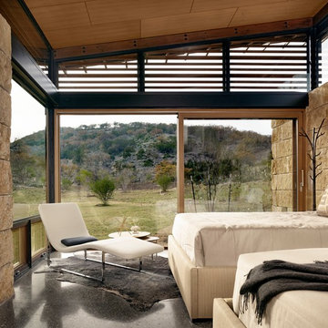 Houzz Tour: Multiple Buildings Create an Indoor-Outdoor Home on a River