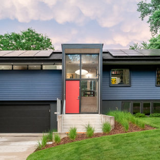Inspiration för ett mellanstort retro blått hus i flera nivåer, med sadeltak och tak i shingel