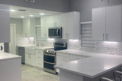 Kitchen - kitchen idea in Miami