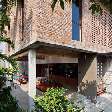 TROPICAL SUBURB HOUSE