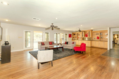 Inspiration for a timeless living room remodel in Phoenix