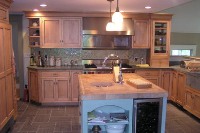 Example of a classic kitchen design in Boston