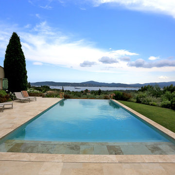 Piscine à débordement