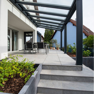 Terrasse contemporaine et pergola aluminium 92