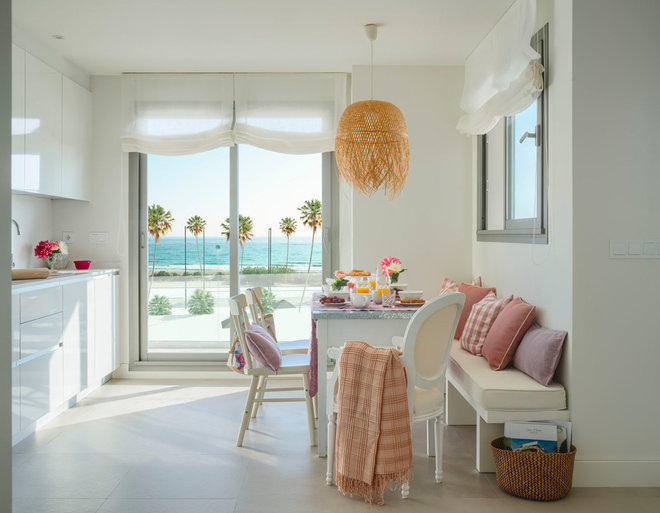 Beach Style Dining Room by Masfotogenica Interiorismo