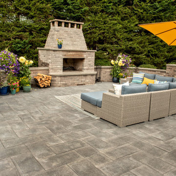 Outdoor Living Space Using Brick and Pavers