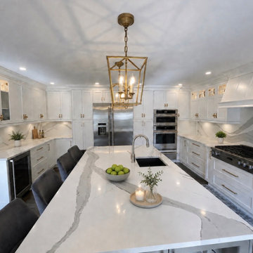 OAKVILLE | COMPLETE MAIN-FLOOR TRANSFORMATION