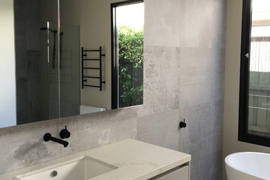 Minimalist bathroom photo in Geelong