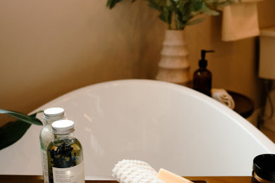 Inspiration for a transitional bathroom remodel in Toronto