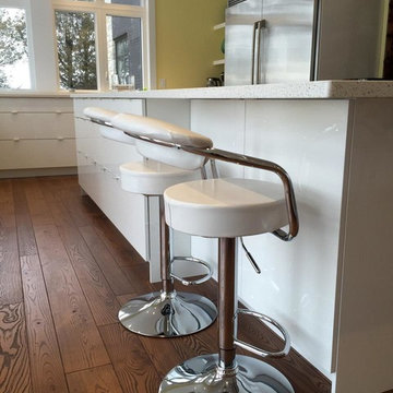 Modern High Gloss Lakehouse Kitchen