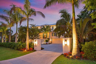 Example of a beach style exterior home design in Tampa