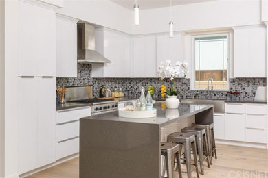 Inspiration for a contemporary kitchen remodel in Los Angeles