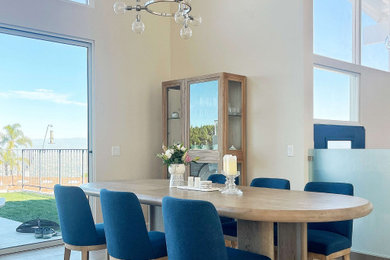 Example of a dining room design in Los Angeles