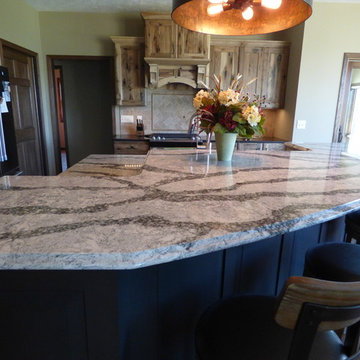 Cambria Seagrove island with Cambria Blackwood perimeter